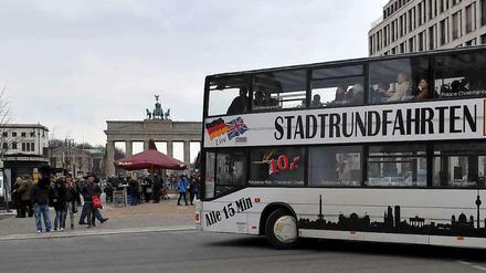 Berliner Gäste sollen zur Kasse gebeten werden, nicht nur bei der Stadtrundfahrt: Ab Juli soll es in Berlin eine Bettensteuer geben.