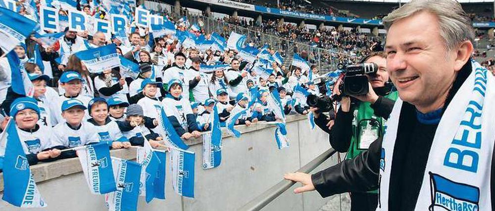 Klaus Wowereit, 59, ist seit 2001 Regierender Bürgermeister und wird seit 2004 als Mitglied Nummer 50 bei Hertha BSC geführt.