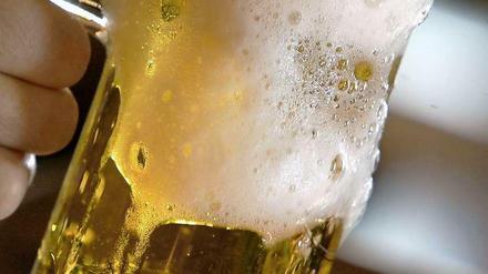 Einheitsbier. Früher waren die Braumeister der Stadt als Experten in aller Welt gefragt. Heute wird Berlin dominiert von jenen Getränken, die Steinhausen "Fernsehbiere" nennt, uniform im Geschmack.