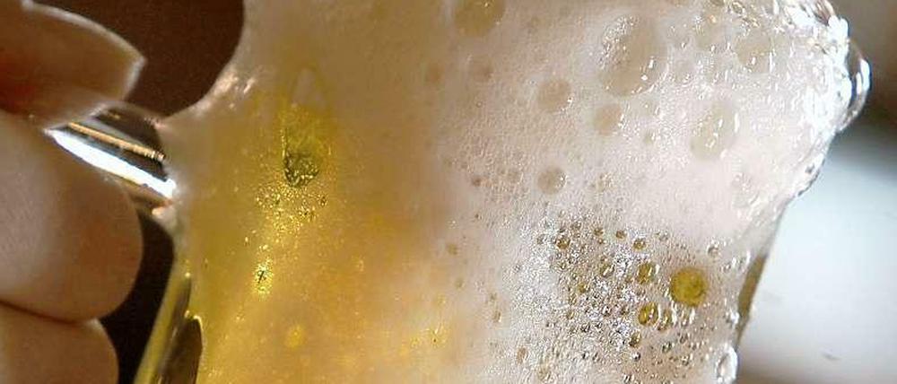 Einheitsbier. Früher waren die Braumeister der Stadt als Experten in aller Welt gefragt. Heute wird Berlin dominiert von jenen Getränken, die Steinhausen "Fernsehbiere" nennt, uniform im Geschmack.