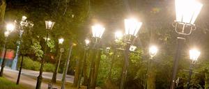 Leuchten im Museum. Für alte Schätze wie diese Gaslaternen ist im "normalen" Berliner Getriebe häufig kein Platz mehr.