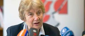 Die Ombudsfrau der Bundesregierung für die Hinterbliebenen der NSU-Opfer, Barbara John, fordert nach der Verschiebung des NSU-Prozesses erneut Entschädigung für die Opfer.