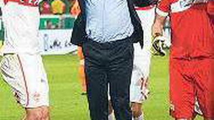 Air Bruno. VfB-Trainer Labbadia kam ungewohnt gut in Stimmung. Foto: dpa