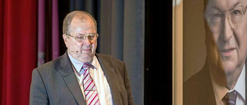 Bezirksbürgermeister Heinz Buschkowsky gerät in seiner Buch-Affäre weiter unter Druck.