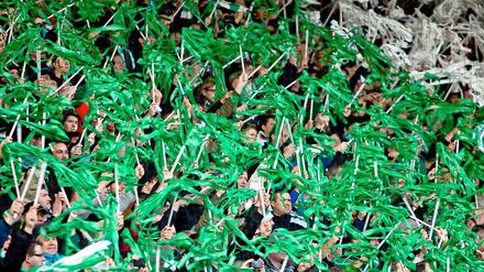 Grün-weiß. Fanchoreographie von Greuther Fürth beim Hinspiel des Frankenderbys.