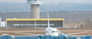 Klein gestartet. Am neuen Flughafen Kassel-Calden, der am vergangenen Donnerstag eröffnet wurde, gibt es derzeit pro Woche nur ein Dutzend Flüge.