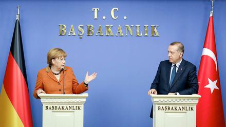 Merkel trifft Erdogan bei ihrem Besuch in Ankara.