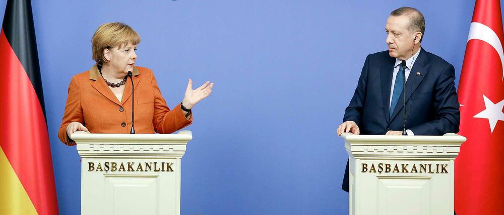 Merkel trifft Erdogan bei ihrem Besuch in Ankara.