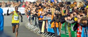 Jacob Kendagor aus Kenia gewinnt den 33. Halbmarathon in Berlin.