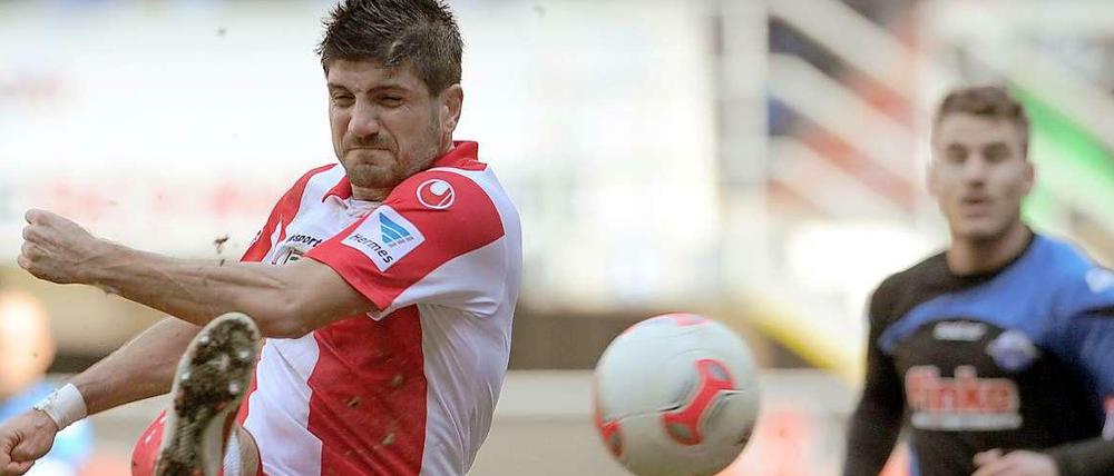Doch kein Volltreffer: Baris Özbek und Union Berlin kassierten in der Nachspielzeit noch den 1:1-Ausgleich.
