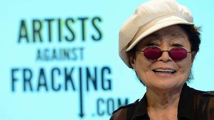 Fracking hat viele Gegner. Gerade in den USA machen Intellektuelle und Künstler Opposition, zum Beispiel Yoko Ono.