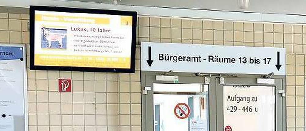 Warten auf die neue Zeit. Berlins Behörden, hier das Bürgeramt Kreuzberg, sind auf internationale Kunden selten eingestellt. 