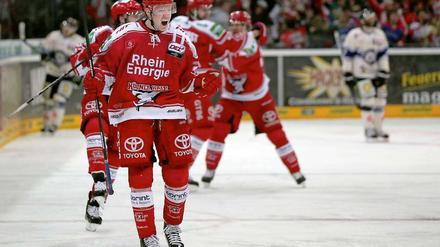 Tor zum Halbfinale. Kölns Philip Gogulla freut sich über sein Tor zum 2:1 in der Verlängerung.