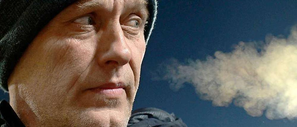 Rauch um Viel. Freiburgs Trainer Christian Streich lässt Dampf ab.
