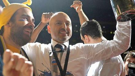 Party war gestern: Mittlerweile hat Trainer Sasa Obradovic den Pokal wieder ins Regal gestellt.