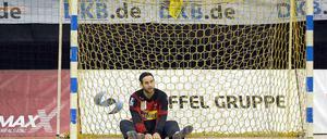 Volle Hütte, leere Gesichter: Silvio Heinevetter und die Füchse-Fans sind bedient.