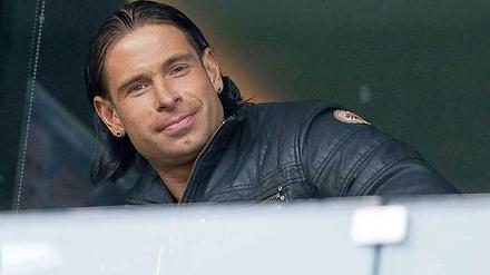 Er will doch nur spielen: Tim Wiese lugt aus dem Abseits hervor. Ab sofort darf er wieder auf dem Sportplatz ran.