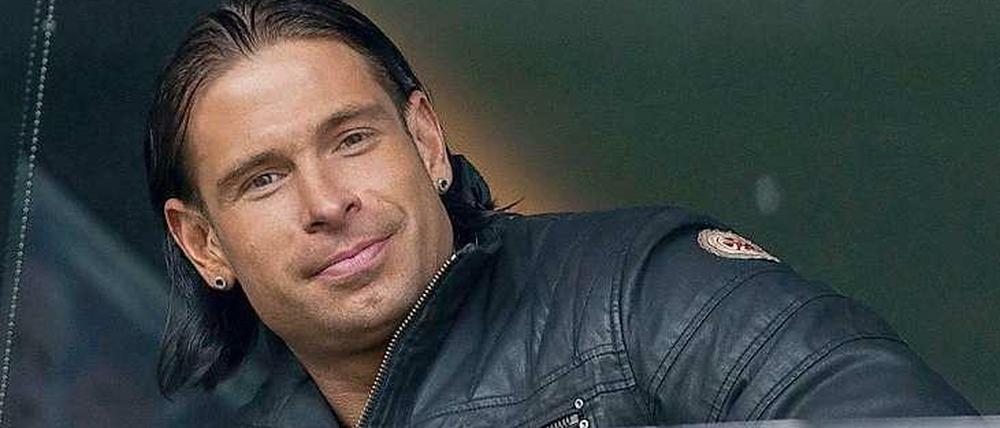 Er will doch nur spielen: Tim Wiese lugt aus dem Abseits hervor. Ab sofort darf er wieder auf dem Sportplatz ran.