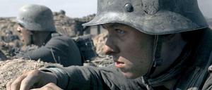 Tom Schilling als Friedhelm im Schützengraben.