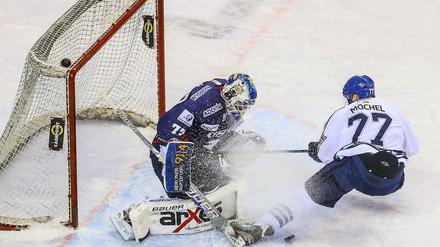 Noch nicht in Play-off-Form. Rob Zepp hat schon 15 Gegentore kassiert.
