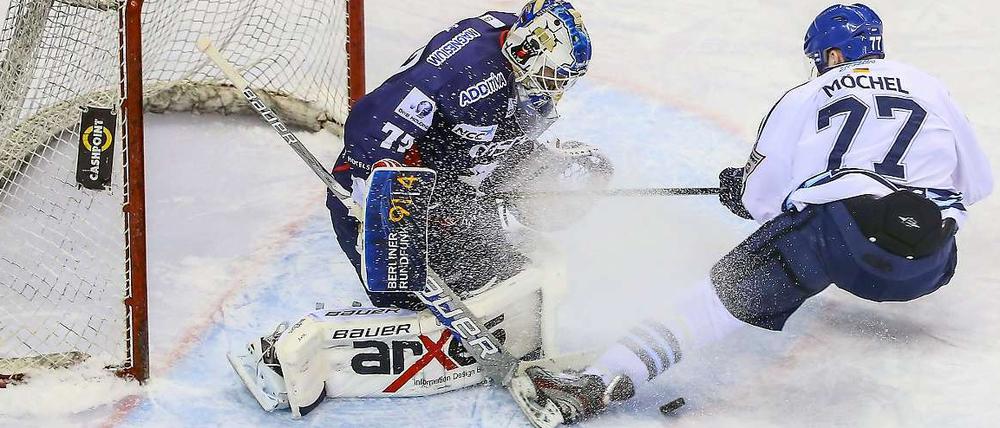 Noch nicht in Play-off-Form. Rob Zepp hat schon 15 Gegentore kassiert.