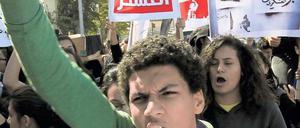 Unter Protest. Studierende demonstrieren in Kairo. 