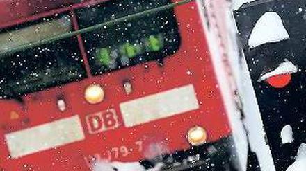 In der Schieflage. Staatsbahnen aus dem Ausland machen der Deutschen Bahn das Geschäft schwer. 2012 hat es allerdings noch zu einem Rekordgewinn gereicht. Foto: dpa