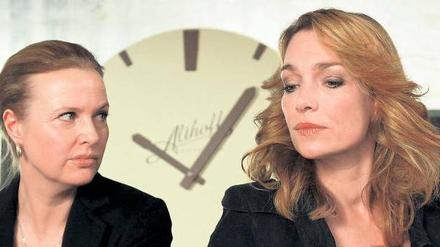 Von Geschwisterliebe weit entfernt. Susanne (Katharina Böhm, links) sieht sich und ihre Familie von Mia (Aglaia Szyszkowitz) bedroht. Foto: ARD