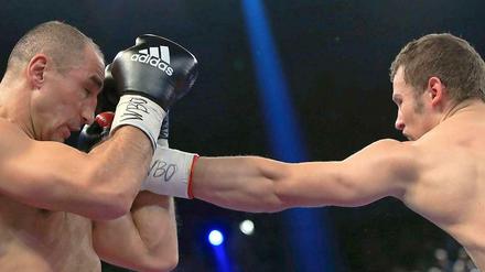 Jetzt steht's unentschieden: Robert Stieglitz (r.) holte sich seinen WM-Gürtel von Arthur Abraham zurück.