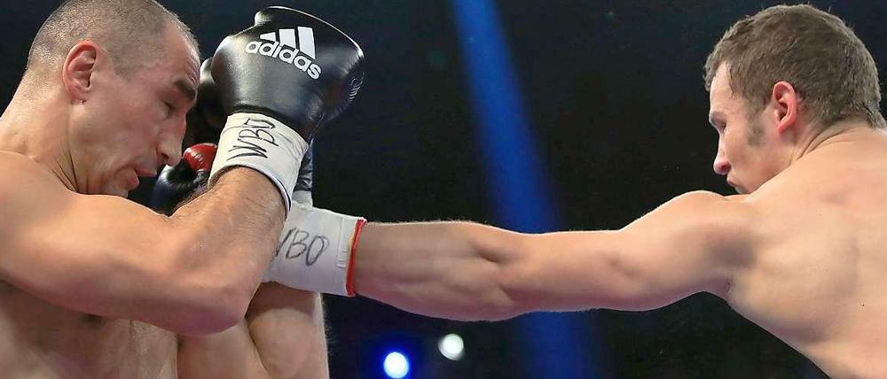 Jetzt steht's unentschieden: Robert Stieglitz (r.) holte sich seinen WM-Gürtel von Arthur Abraham zurück.
