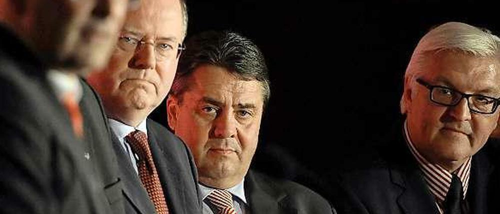 SPD-Spitzenpolitiker Steinbrück, Gabriel, Steinmeyer: "Partei der fleißigen Leute"