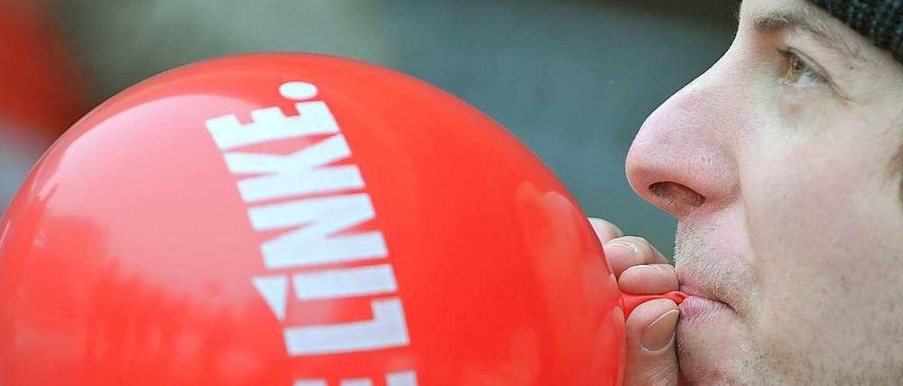 Mächtig aufgeblasen. Die Linke empört sich seit Jahren über die Überwachung durch den Verfassungsschutz