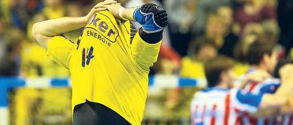 Kopflos. Evgeni Pevnov und seinen Mitspielern von den Füchsen Berlin ging in der entscheidenden Phase gegen Atletico Madrid etwas die Übersicht verloren. 