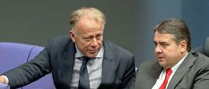 Schulterschluss. Jürgen Trittin (links) und Sigmar Gabriel verhandeln nun doch gemeinsam über eine Entlastung der Haushaltskunden beim Strompreis. 
