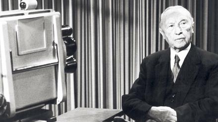 Das Programm bin ich. Konrad Adenauer hatte die Möglichkeiten des Mediums Fernsehens rasch für sich erkannt. Mit dem „Freien Fernsehen“ wollte er mehr davon. Foto: dpa