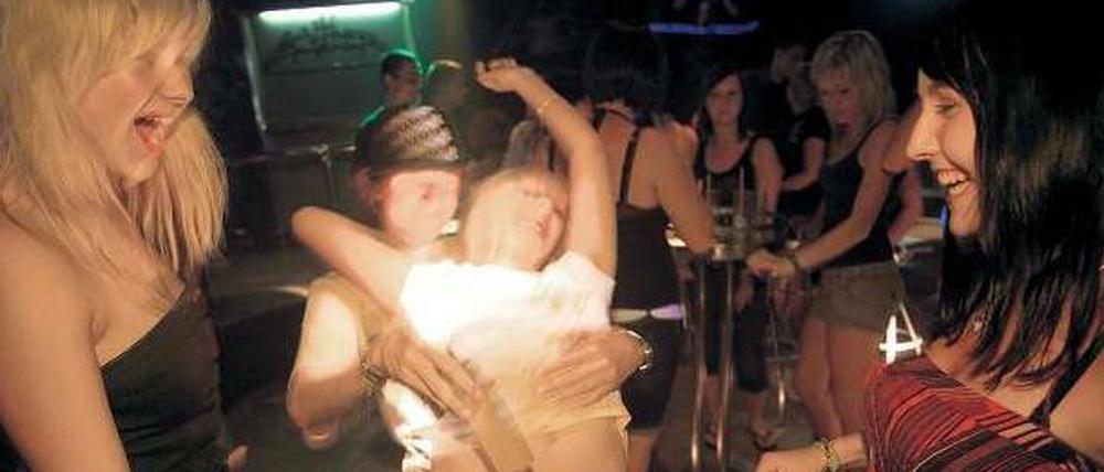 Exzessiv. Deutsche Abiturienten in Lloret de Mar an der Costa Brava. 