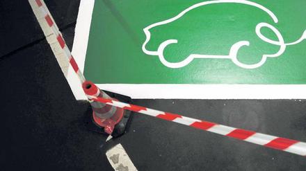 Vorsichtige Annäherung. Beim Thema Elektromobilität gibt es noch reichlich Baustellen.