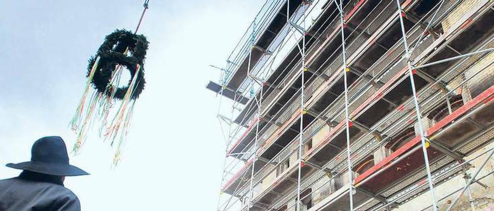 Irgendwer muss es richten. Berlin braucht viele Wohnungen, am besten preisgünstige. Nun wird über Konzepte gestritten – und natürlich ums Geld.
