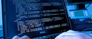 Der Bundestag nimmt dem Telekommunikationsgesetz an. Sicherheitsbehörden sollen künftig auch Zugang zu Passwörtern und PIN-Codes für Handys, E-Mail oder Cloud-Daten bekommen.