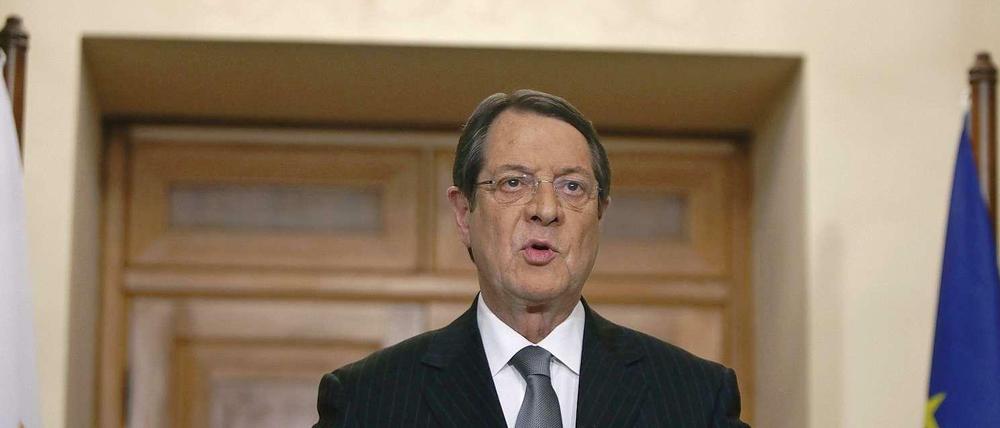 „Ich versichere Ihnen, dass dies nicht lange dauern wird“, sagte der zyprische Präsident Nikos Anastasiades zu den geplanten Einschränkungen des Kapitalverkehrs.