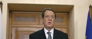 „Ich versichere Ihnen, dass dies nicht lange dauern wird“, sagte der zyprische Präsident Nikos Anastasiades zu den geplanten Einschränkungen des Kapitalverkehrs.