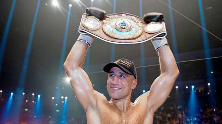Siegerstrahlen. Arthur Abraham siegte nach Punkten gegen Robert Stieglitz und wurde neuer WBO-Weltmeister im Supermittelgewicht.