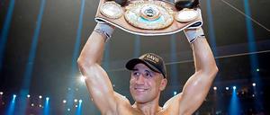 Siegerstrahlen. Arthur Abraham siegte nach Punkten gegen Robert Stieglitz und wurde neuer WBO-Weltmeister im Supermittelgewicht.