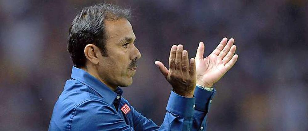 Klatschklatsch. Jos Luhukay kann mit Hertha BSC bereits im April den Aufstieg perfekt machen.