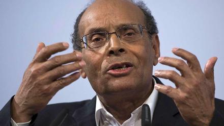 :„Ich spreche frei zu Ihnen, von Herzen und mit Abstand zum Protokoll, dann kann ich Ihnen in die Augen sehen statt das vorzulesen, was ich mir aufgeschrieben habe", sagte Tunesiens Präsident Moncef Marzouki zu Beginn seiner Rede im Hotel de Rome auf Einladung der Körber-Stiftung.