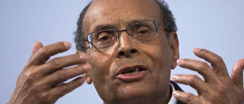 :„Ich spreche frei zu Ihnen, von Herzen und mit Abstand zum Protokoll, dann kann ich Ihnen in die Augen sehen statt das vorzulesen, was ich mir aufgeschrieben habe", sagte Tunesiens Präsident Moncef Marzouki zu Beginn seiner Rede im Hotel de Rome auf Einladung der Körber-Stiftung.