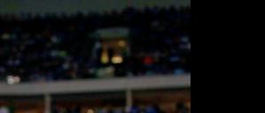 Gegen die Wand. Dallas Mavericks Dirk Nowitzki (rechts) im Zweikampf mit Oklahoma City Thunders Nick Collison.
