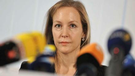 „Es ist nichts mehr da“, sagte Meike Schlecker Ende Januar 2012 über das private Vermögen der Familie. Die Tochter von Anton Schlecker äußerte sich auf einer Pressekonferenz am Stammsitz in Ehingen – die erste Pressekonferenz von Schlecker seit 1990.