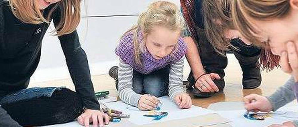 Bunter lernen. Mehr Kunstunterricht fordert Julian Nida-Rümelin, sowie mehr Sport und umfassende Projektarbeit. Ganzheitliche Bildung müsse das Ziel sein. 