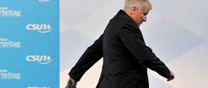 Zum Davonlaufen? Aus einem neuen Konzept für Mütterrenten wird wohl nichts mehr vor den Bundestagswahlen. Das will CSU-Chef Horst Seehofer zumindest mit Kanzlerin Angela Merkel so verabredet haben.